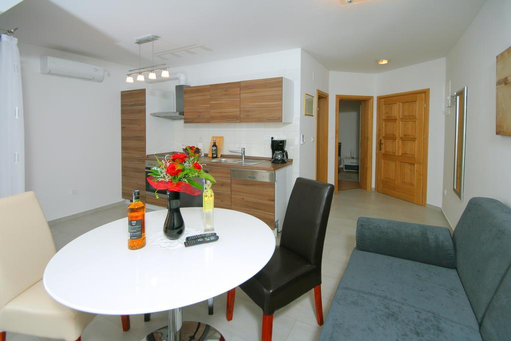 Apartmani Mane Trogir Exterior foto